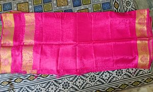 Parrot Green &amp; Magenta Pink Saree &amp; Blouse piece