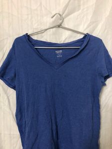 Mossimo V nack T shirt