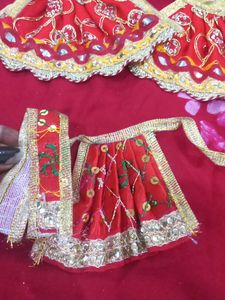 Mata Ke Vastra (2 Vastra Ke Sath Ek Small Vastra Free)