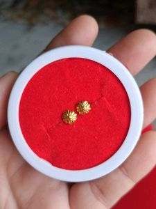 Cute Gold Flower Stud Earrings