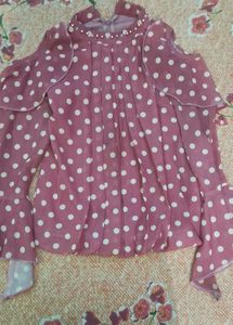 It&#39;s a Rose Colour Top With White Dots