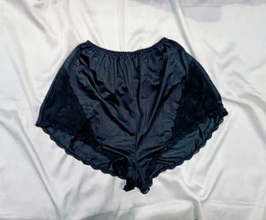 🇳🇿💫🎀Black lace shorts