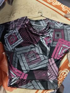 Patterned Women&#39;s Top