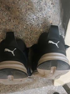 Am Selling My Black PUMA Snekars