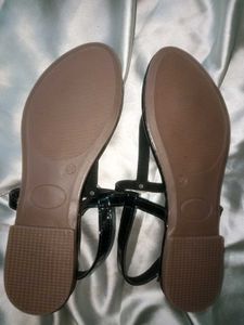 VISHUDH Black Flats