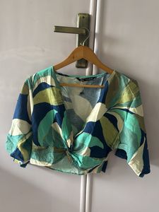 Stylish Patterned Crop Top