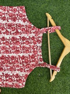 Floral Print Sleeveless Kurta