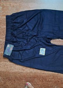 New and unused Stylish Navy Blue Leggings