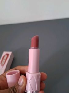 Kylie Jenner Creme Lipstick