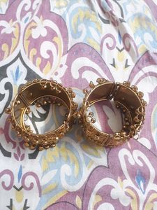 Golden Broad Handcuffs