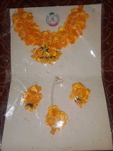 haldi ceremony jwellery flowers