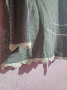 grey full sleeve knit top