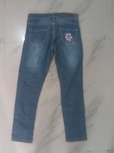 Girl&#39;s Flower Embellished Jeans