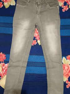 Grey jeans 👖 with a good fit and comfort 🥰