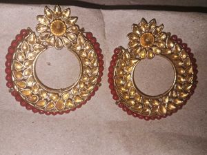 🌺 Gold-Tone Floral Kundan Earrings