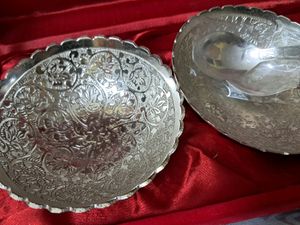 Gift Set Of Two Bowls And Spoons