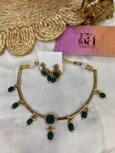 Premium Bottle Green Hasli Chocker