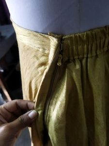 Elegant Green &amp; Gold Ethnic Gown