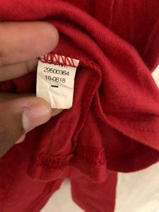 No boundaries Red T Shirt