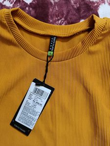 Tokyo Talkies Cut Out Round Neck Casual Tops