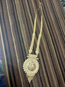 Elegant Golden Necklace Set