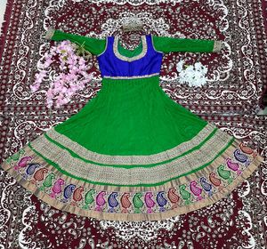 GREEN COLOUR GOWN WITH DUPATTA AND PAN &amp; FREEBIE