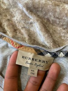 Burberry tshirt