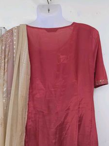 Elegant Pink &amp; Gold Embroidered Salwar Kameez