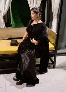 🔥New Trending Secqunce Wark Black Sarre 💕