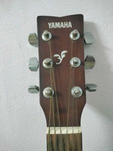 Yamaha Acoustic Guitar
