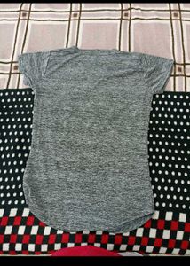 Round &amp; V-Neck Top Bundle