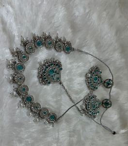 Unused Emerald Green Jewelry Set