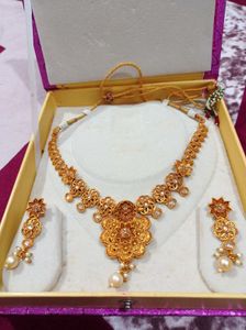 Elegant Traditional Necklace Set with Earrings