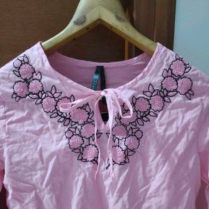 Pink Floral Embroidered Top🌸