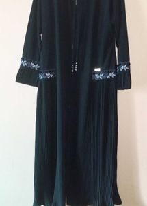 Elegant Pleated Abaya