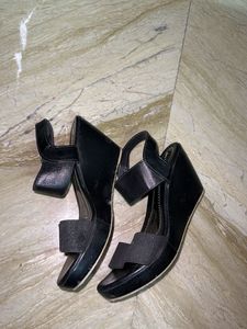 Black &#39;She Knows&#39; Heels