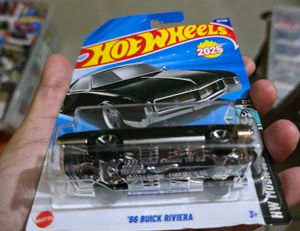 Hot Wheels Buick Riviera &amp; Shark Bite Treasure Hun