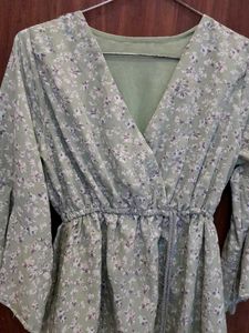Woman&#39;s Pretty Top