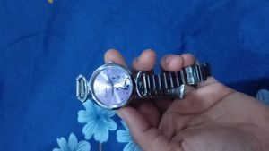 Elegant Fenix Women's Wristwatch with Silver Strap