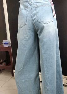 Wide Leg Light Wash Jeans