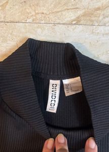 Original H&amp;M Divided black basic sleevless top