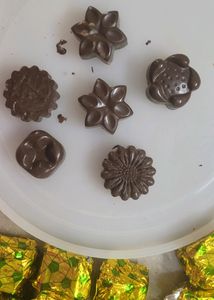 Freshly Hmmade  Chocolates, Rum N Raisens Freshl