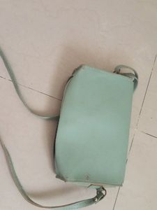 Hand Bag, Pars