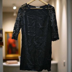 Elegant Black Lace Sleeve Dress