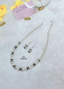 Simple Short Pearl Necklace