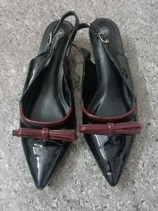 Pointed Toe Black Slingback Heels