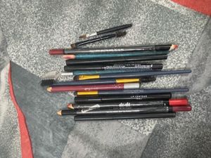 Brush Kajal Lip Outliner