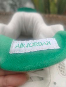 Jordan 4 Retro - Classic Style