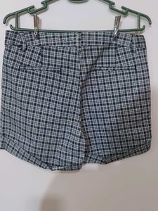 Black And Grey Check Print Shorts. Low Waist.