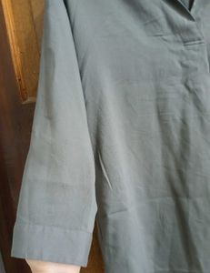 UNIQLO Women Top: Olive